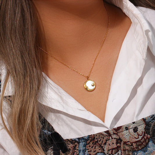 Evangeline Lunar Ouro Colar