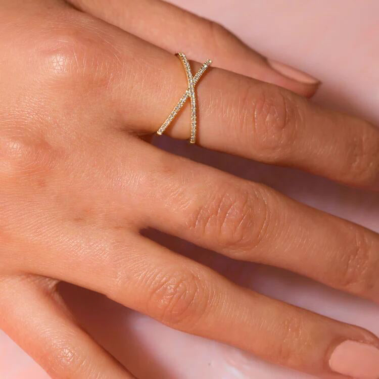 Nia Ouro Diamante Cross Anel