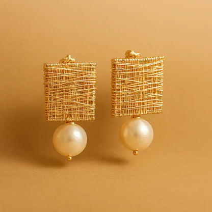 Elegant Golden Thread Brincos de Pérolas
