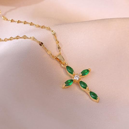 Ouro Esmeralda Marquise Cross Colar