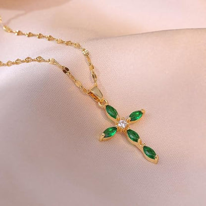 Ouro Esmeralda Marquise Cross Colar