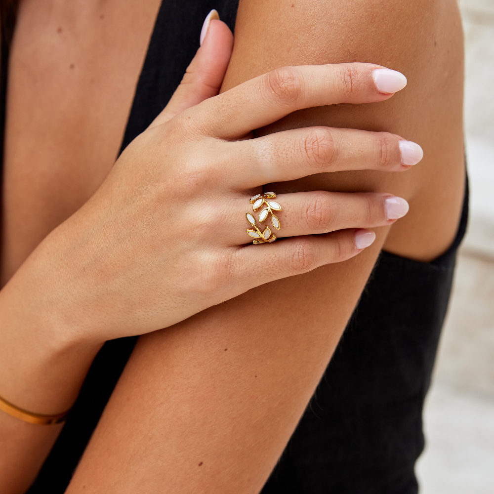 Ouro Leaf Motif Anel