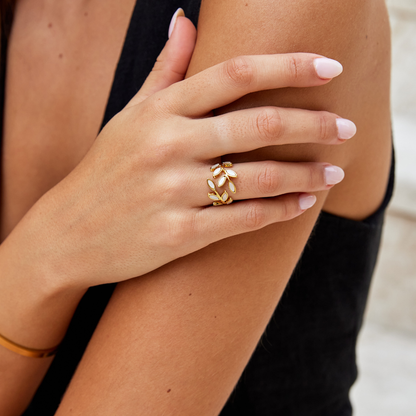Ouro Leaf Motif Anel