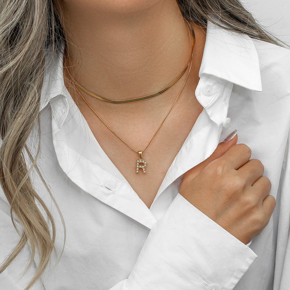 Fiona Layered Ouro Initial Letter Colar