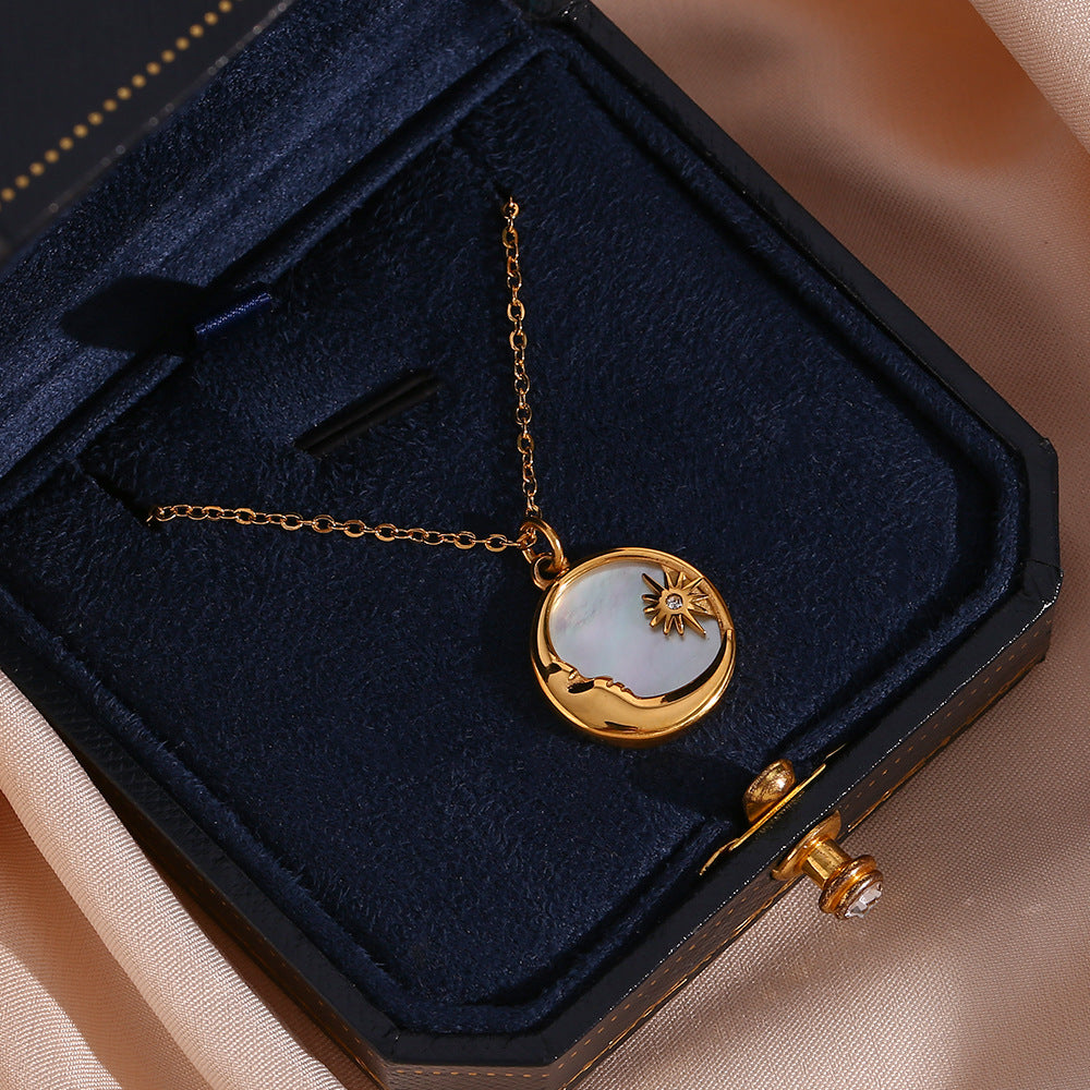 Evangeline Lunar Ouro Colar