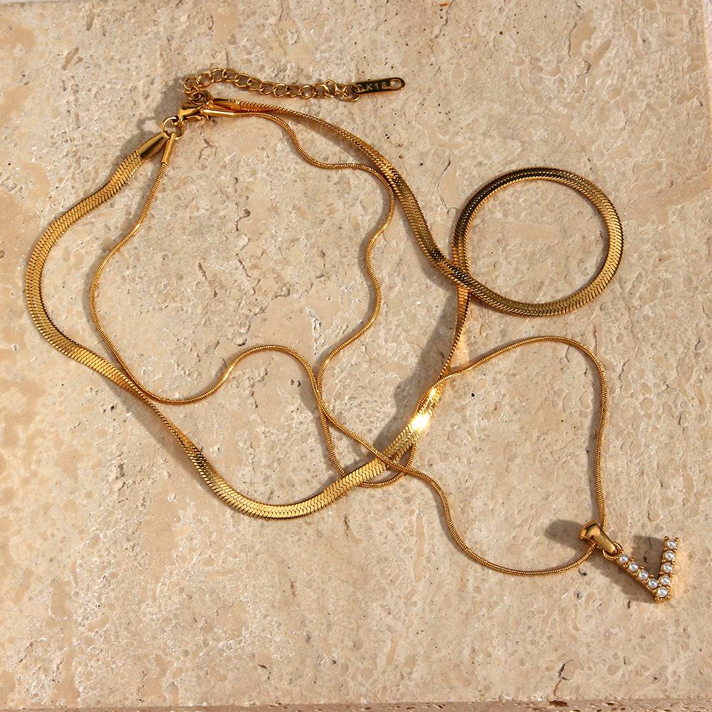 Fiona Layered Ouro Initial Letter Colar