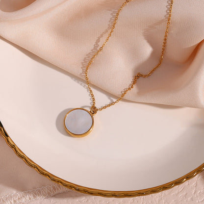 Evangeline Lunar Ouro Colar