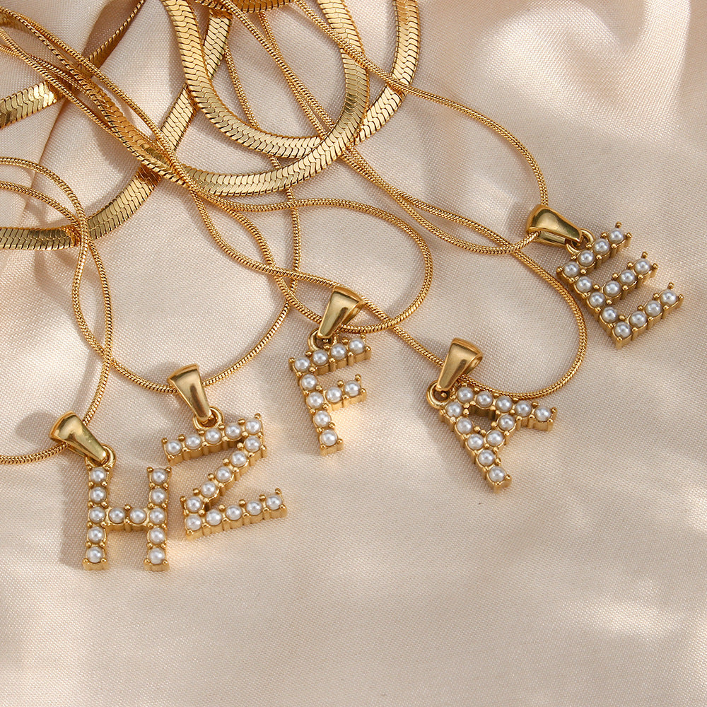 Fiona Layered Ouro Initial Letter Colar