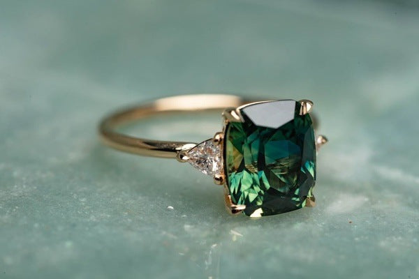 Ouro Esmeralda Solitaire Anel