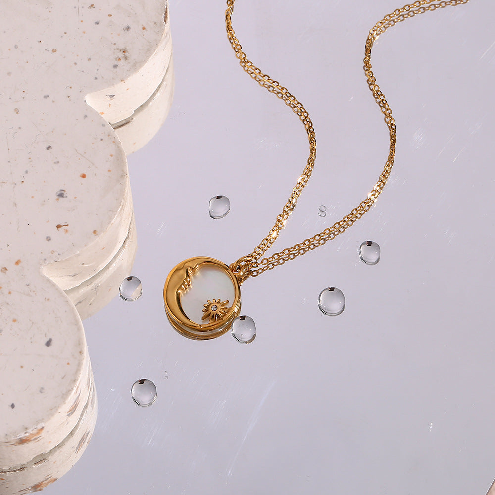 Evangeline Lunar Ouro Colar