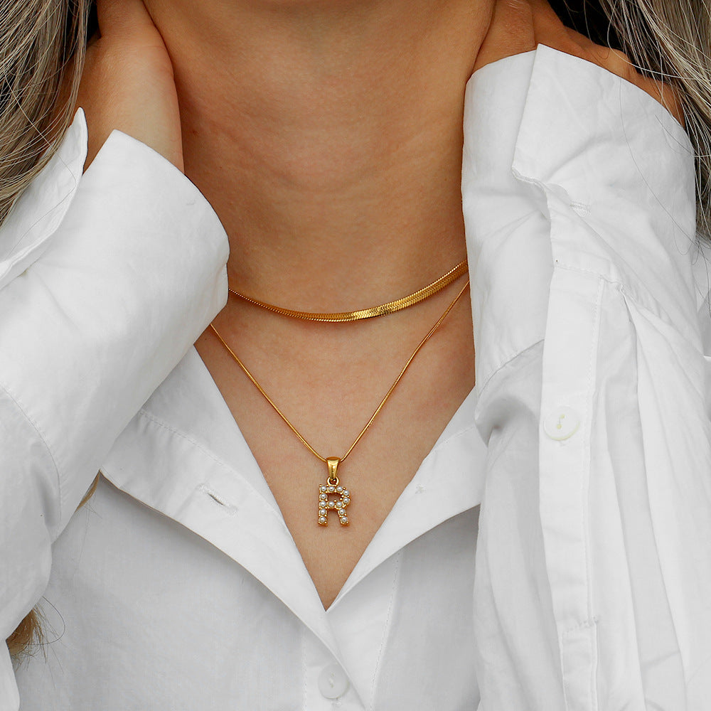 Fiona Layered Ouro Initial Letter Colar