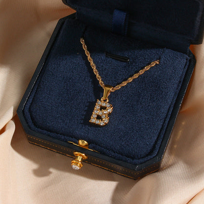 Maeve Letter Initial Diamante Colar