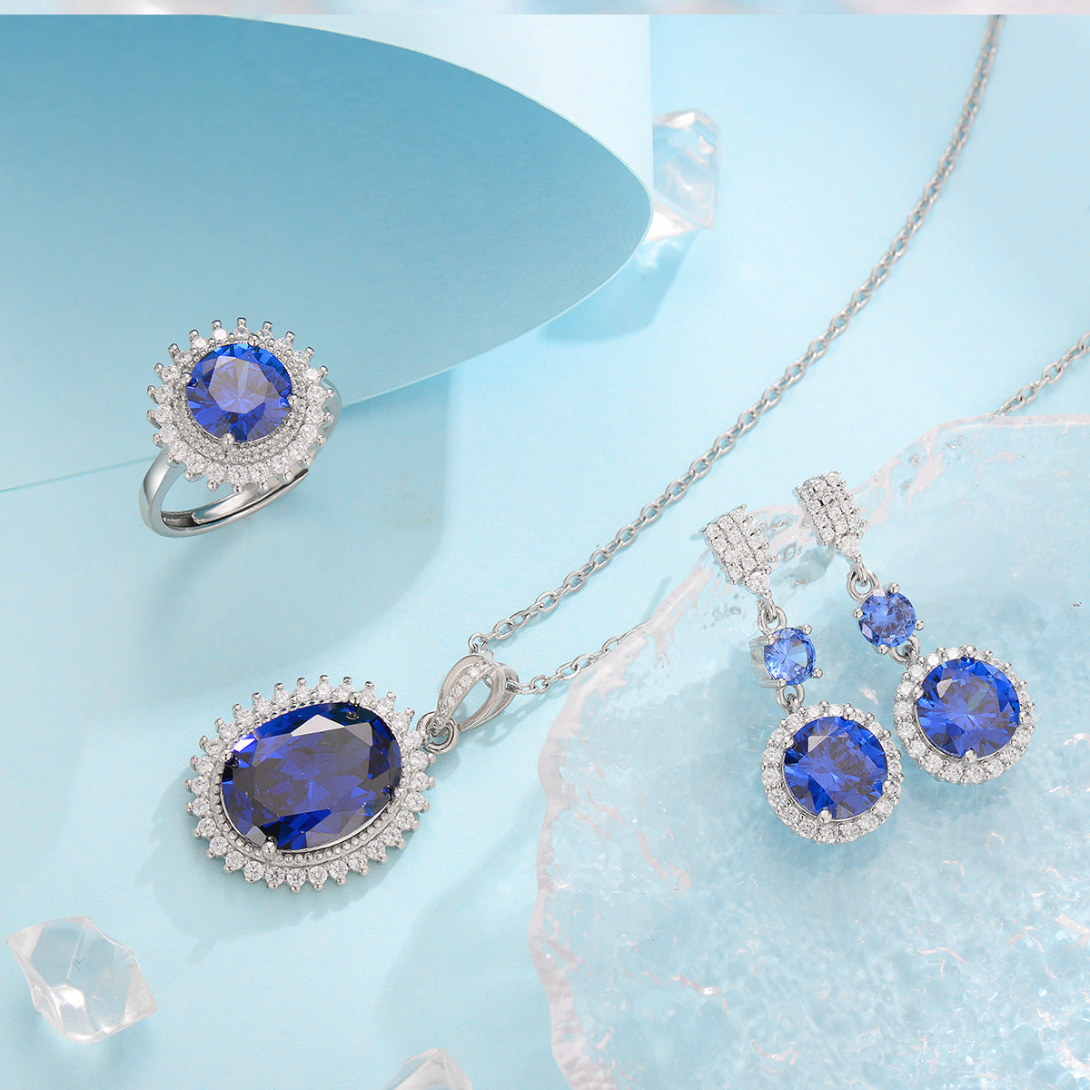 Aurielle Solwyn Blue Conjunto | Branco Ouro