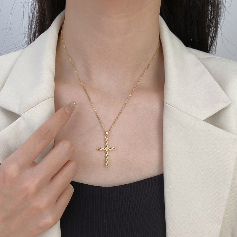 Cristal Twist Cross Colar | Ouro