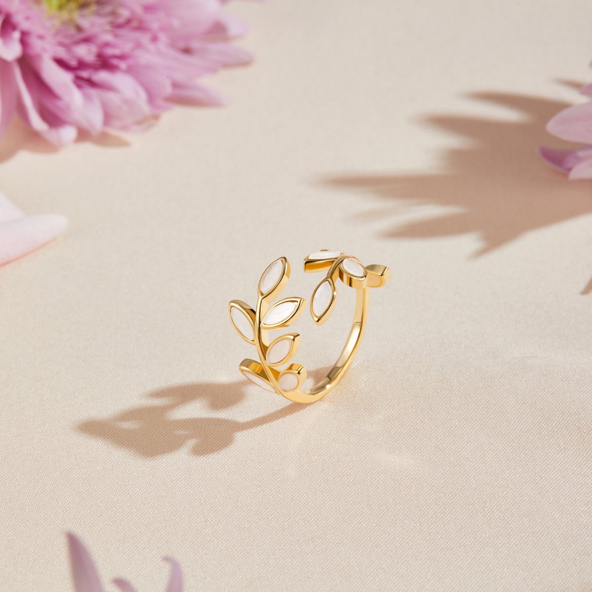 Ouro Leaf Motif Anel