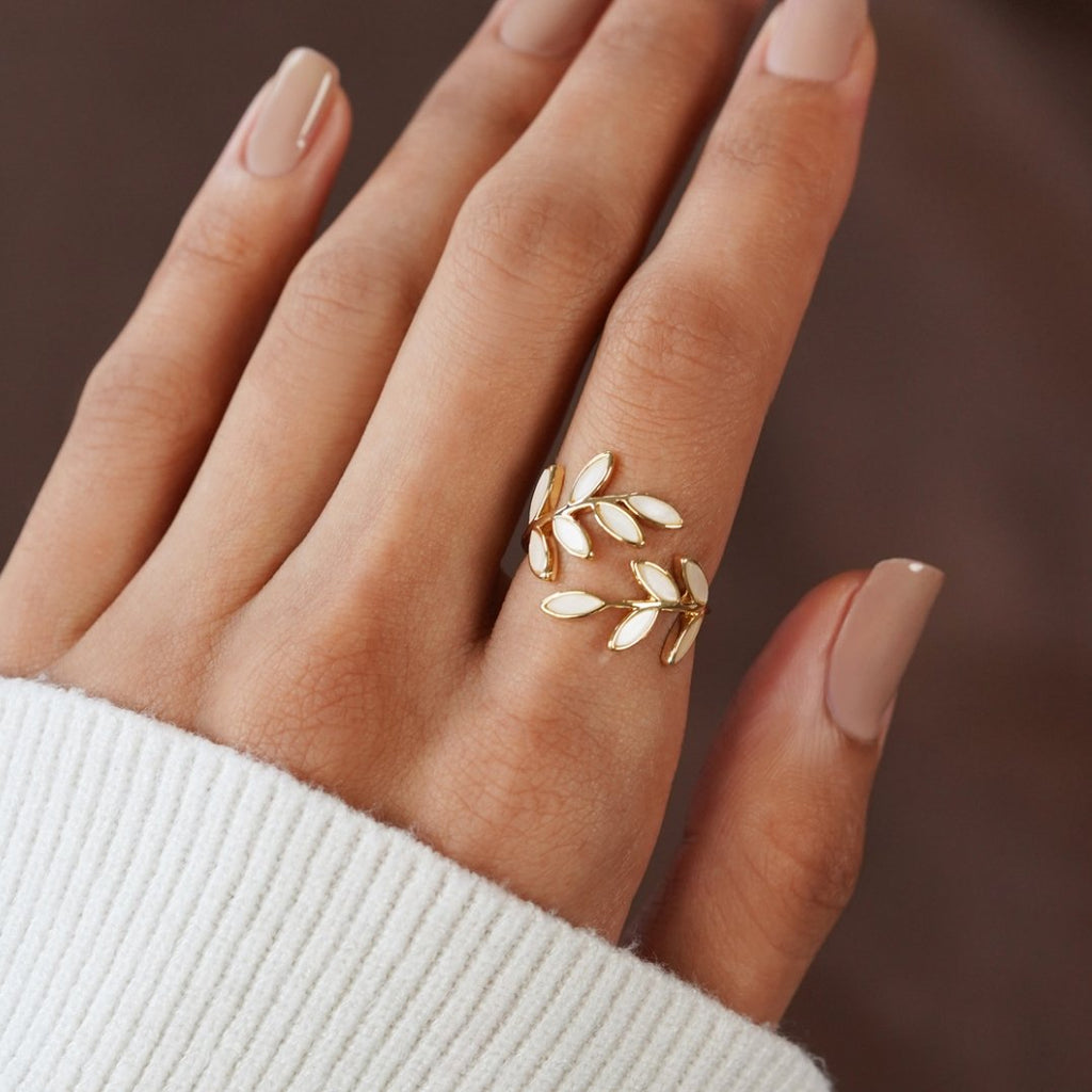 Ouro Leaf Motif Anel