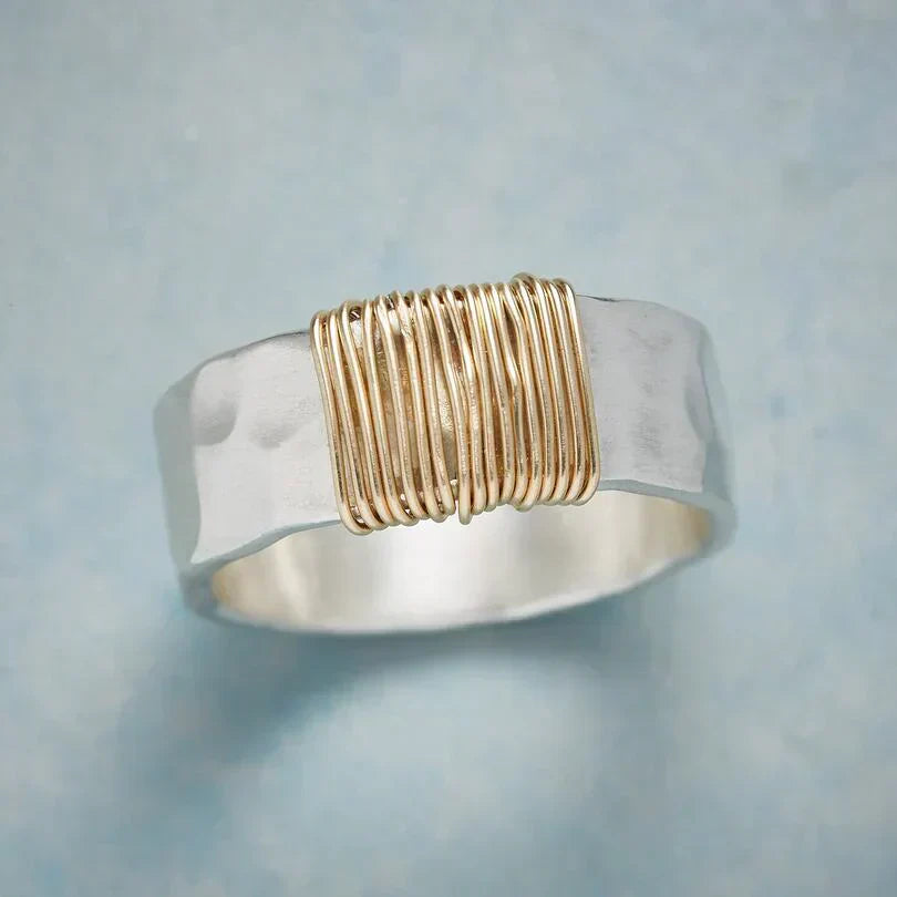 Prata and Ouro Wire Wrapped Anel