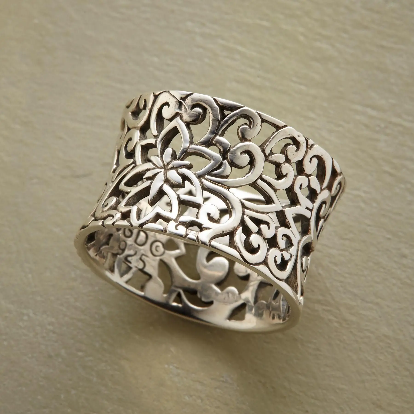 Prata Ornate Filigree Anel